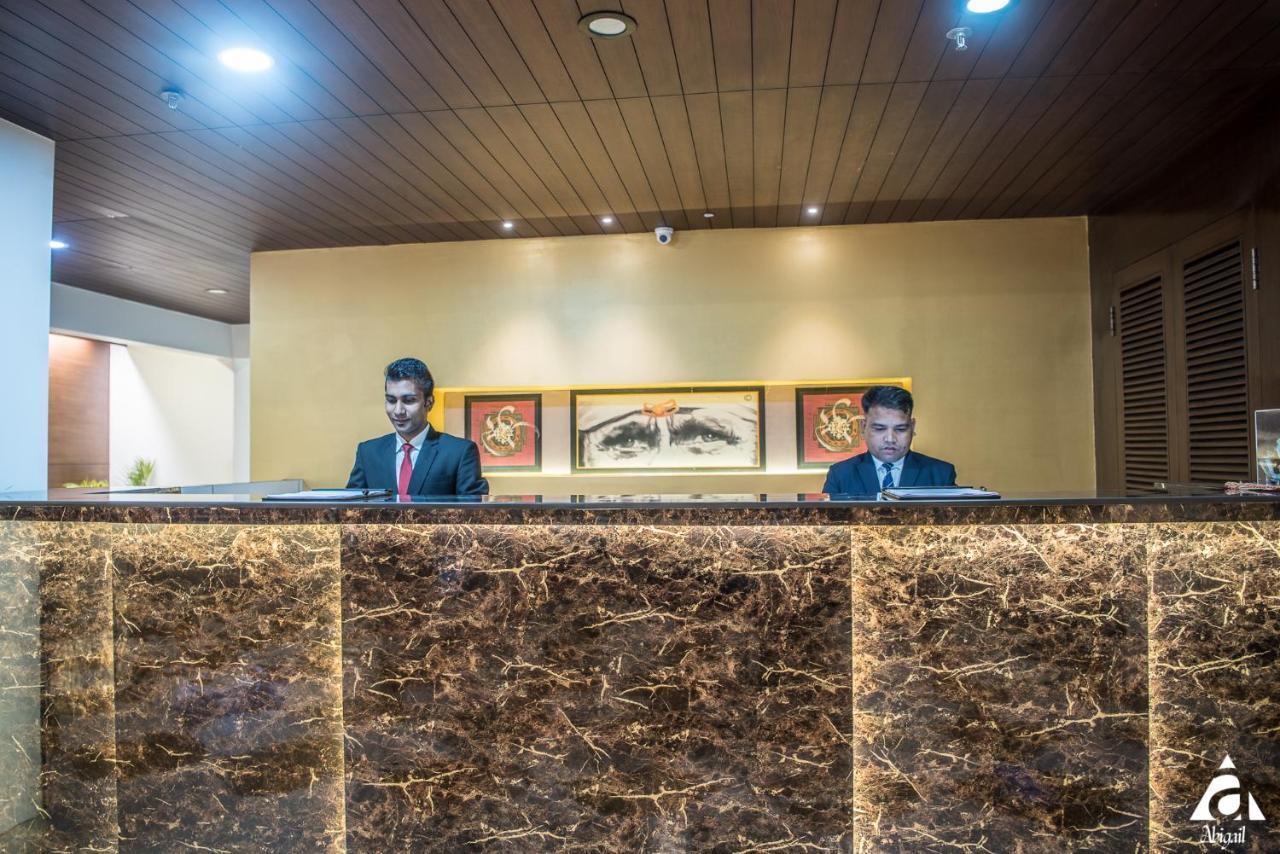 Hotel Abigail Goradia'S シルディ エクステリア 写真