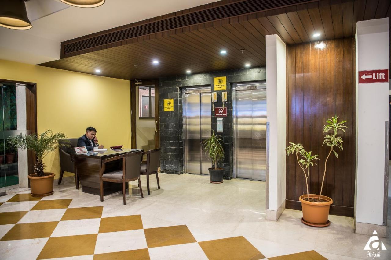 Hotel Abigail Goradia'S シルディ エクステリア 写真