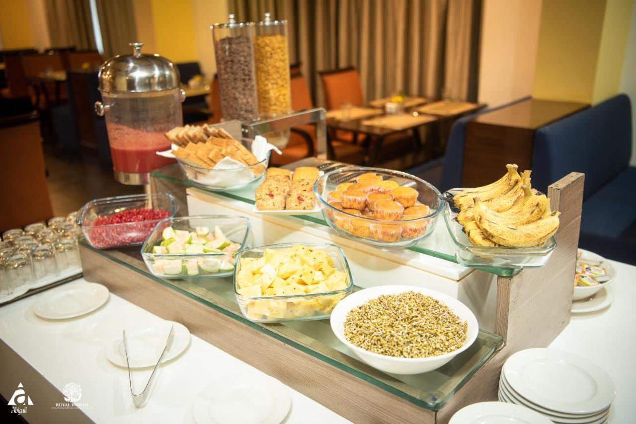 Hotel Abigail Goradia'S シルディ エクステリア 写真